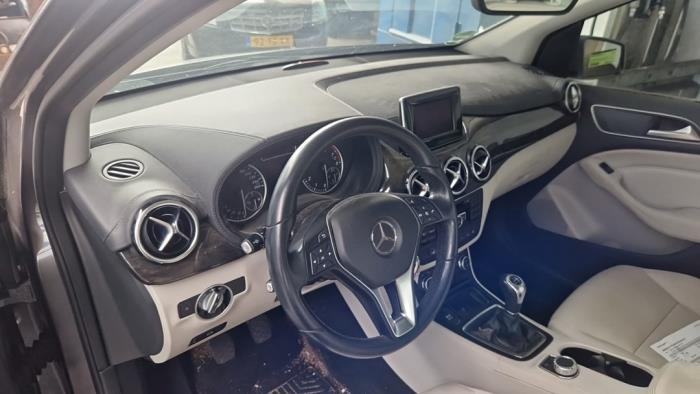 Mercedes B 1.6 B-200 BlueEFFICIENCY Turbo 16V Épave (2012, Gris)