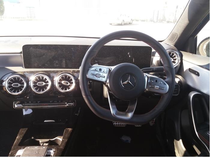 Mercedes A 1.3 A-200 Turbo 16V Samochód złomowany (2018, Metalik, Czarny)