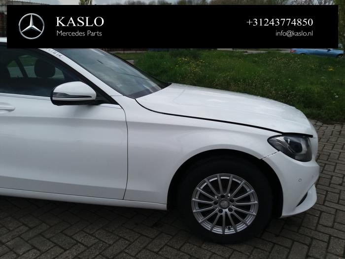 Mercedes C C-200 1.6 CDI BlueTEC, C-200 d 16V Samochód złomowany (2015, Bialy)