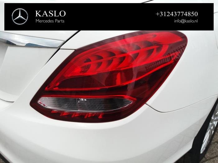 Mercedes C C-200 1.6 CDI BlueTEC, C-200 d 16V Samochód złomowany (2015, Bialy)