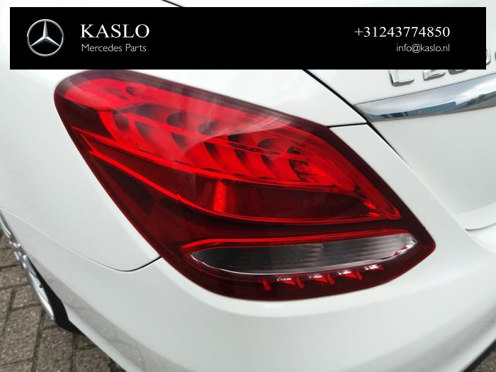 Mercedes C C-200 1.6 CDI BlueTEC, C-200 d 16V Samochód złomowany (2015, Bialy)