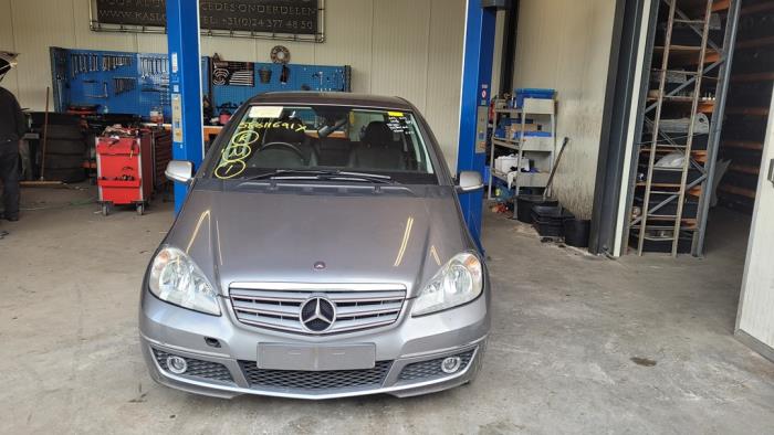 Mercedes A 1.5 A-150 5-Drs. Salvage vehicle (2009, Metallic, Gray)