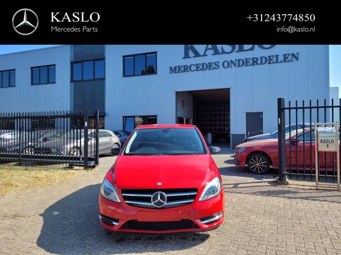 Mercedes B 1.6 B-180 BlueEFFICIENCY Turbo 16V Salvage vehicle (2013, Red)