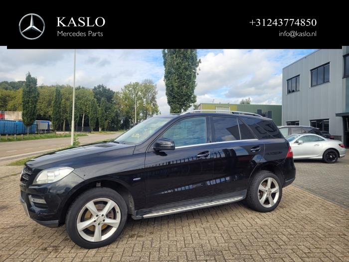 Mercedes ML III 2.1 ML-250 CDI 16V BlueTEC 4-Matic Samochód złomowany (2012, Metalik, Czarny)