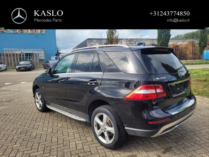 Mercedes ML III 2.1 ML-250 CDI 16V BlueTEC 4-Matic Samochód złomowany (2012, Metalik, Czarny)