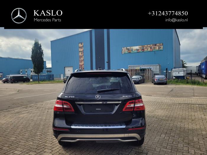 Mercedes ML III 2.1 ML-250 CDI 16V BlueTEC 4-Matic Samochód złomowany (2012, Metalik, Czarny)