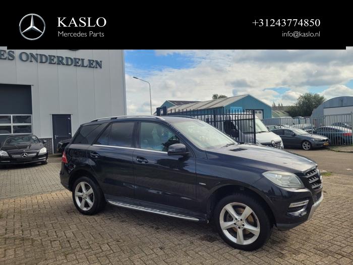 Mercedes ML III 2.1 ML-250 CDI 16V BlueTEC 4-Matic Samochód złomowany (2012, Metalik, Czarny)