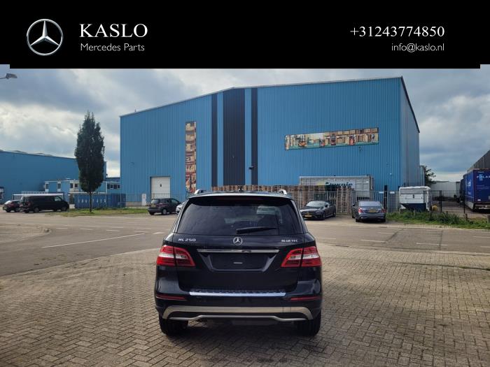 Mercedes ML III 2.1 ML-250 CDI 16V BlueTEC 4-Matic Samochód złomowany (2012, Metalik, Czarny)