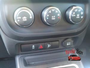 Jeep Patriot 2.2 CRD 16V 4x4 Épave (2012, Gris)