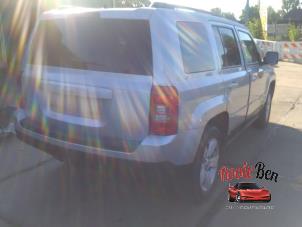 Jeep Patriot 2.2 CRD 16V 4x4 Épave (2012, Gris)