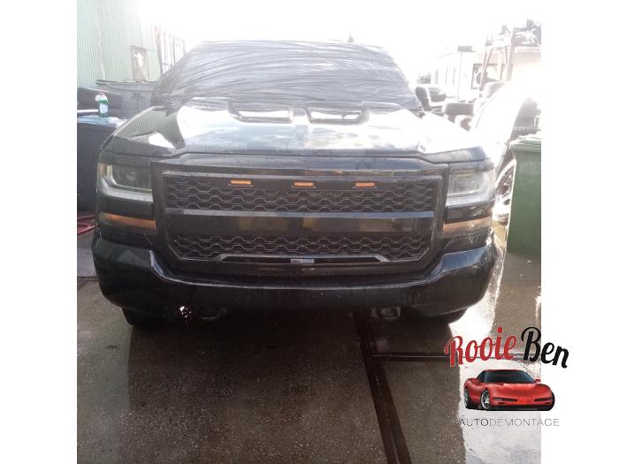 Chevrolet Silverado 1500 Standard Cab 5.3 V8 2500 4x4 Crew Cab Skrotfordon (2018, ZWART)