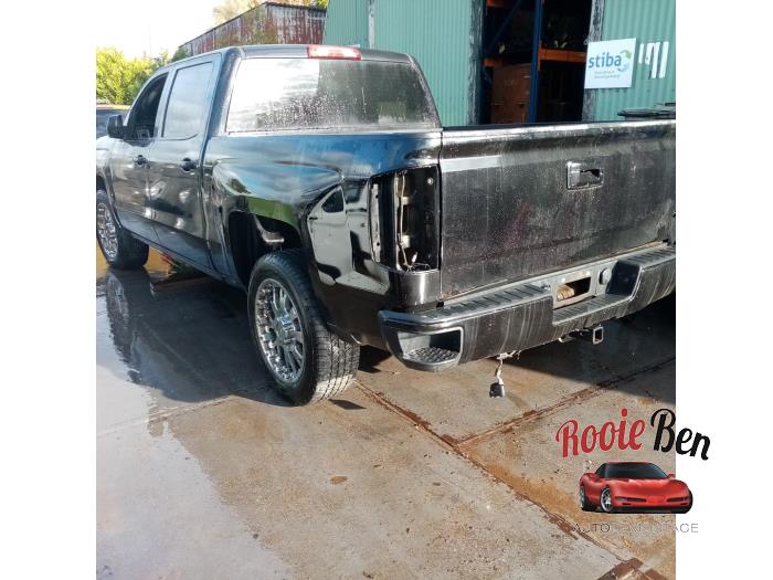 Chevrolet Silverado 1500 Standard Cab 5.3 V8 2500 4x4 Crew Cab Skrotfordon (2018, ZWART)