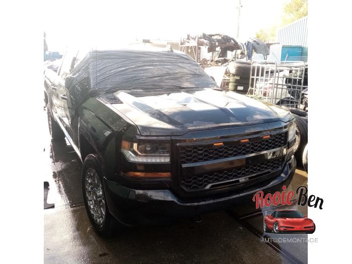 Chevrolet Silverado 1500 Standard Cab 5.3 V8 2500 4x4 Crew Cab Schrottauto (2018, Schwarz)