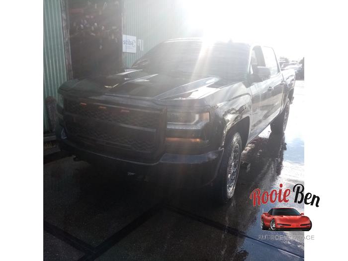 Chevrolet Silverado 1500 Standard Cab 5.3 V8 2500 4x4 Crew Cab Skrotfordon (2018, ZWART)