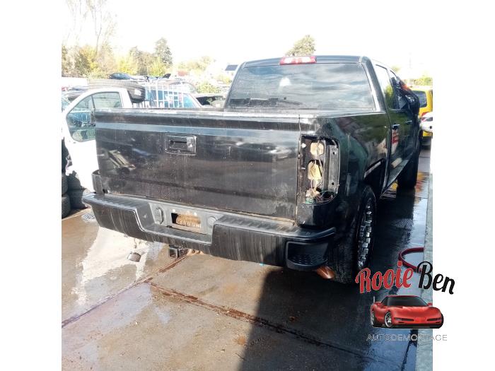 Chevrolet Silverado 1500 Standard Cab 5.3 V8 2500 4x4 Crew Cab Skrotfordon (2018, ZWART)