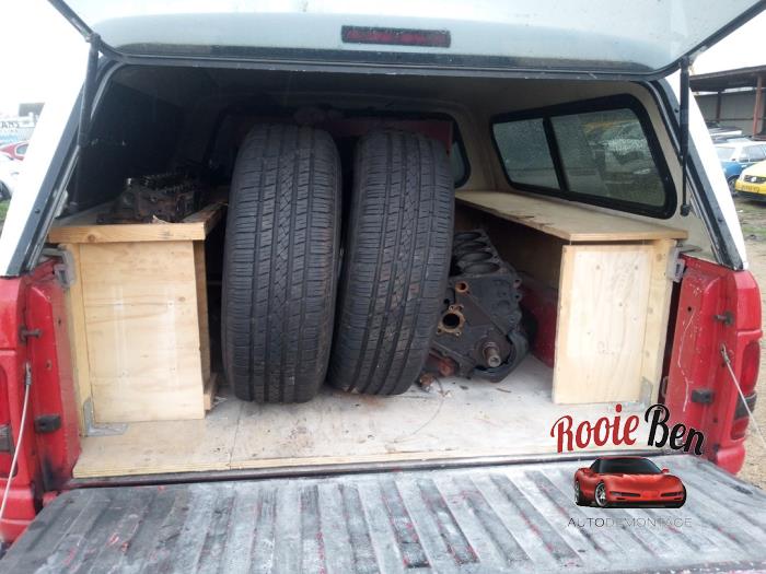 Dodge Ram 3500 5.2 1500 4x2 Kat. Samochód uszkodzony (1997, Czerwony, Bialy)