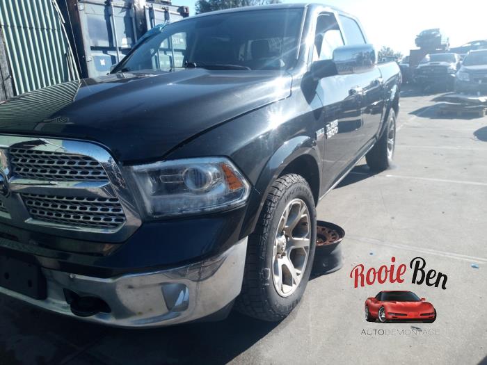 Dodge 1500 Crew Cab 5.7 Hemi V8 4x4 Épave (2016, Noir)