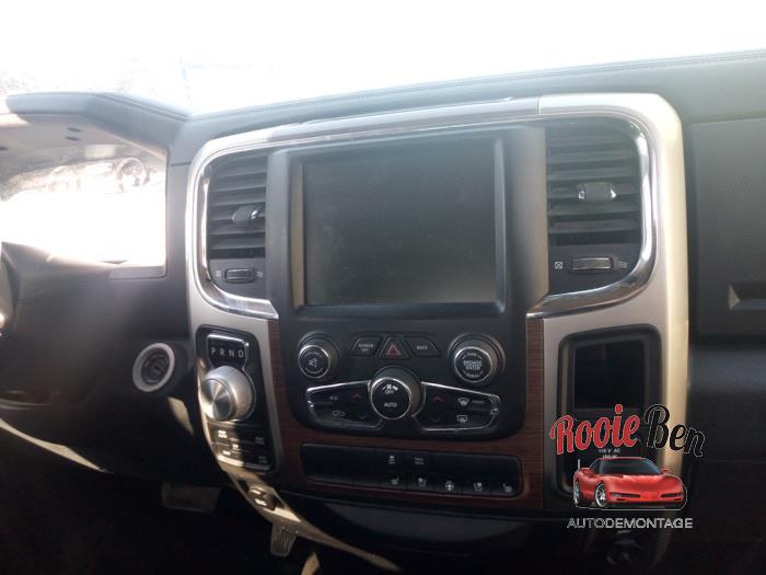 Dodge 1500 Crew Cab 5.7 Hemi V8 4x4 Épave (2016, Noir)