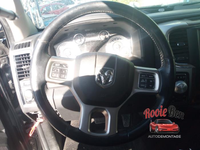 Dodge 1500 Crew Cab 5.7 Hemi V8 4x4 Épave (2016, Noir)