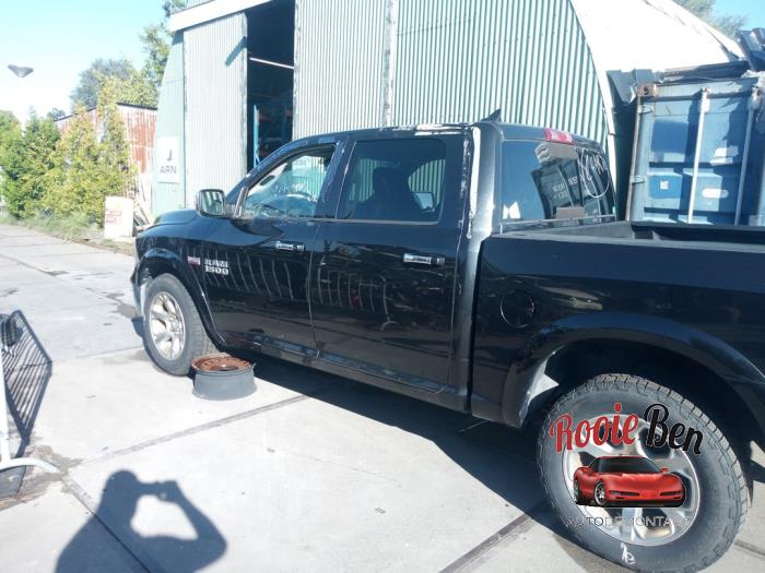 Dodge 1500 Crew Cab 5.7 Hemi V8 4x4 Épave (2016, Noir)