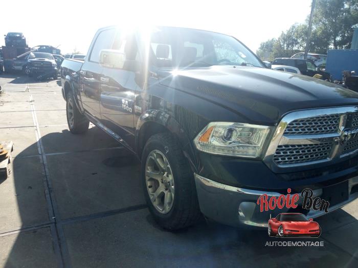 Dodge 1500 Crew Cab 5.7 Hemi V8 4x4 Épave (2016, Noir)