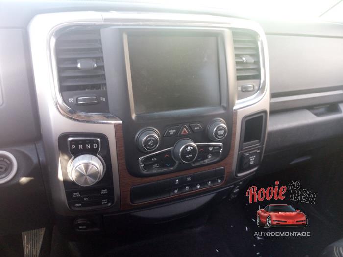 Dodge 1500 Crew Cab 5.7 Hemi V8 4x4 Épave (2016, Noir)