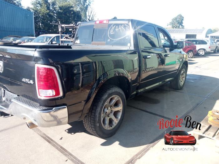 Dodge 1500 Crew Cab 5.7 Hemi V8 4x4 Épave (2016, Noir)