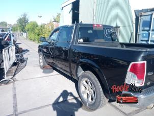 Dodge 1500 Crew Cab 5.7 Hemi V8 4x4 Épave (2016, Noir)