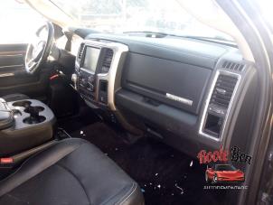 Dodge 1500 Crew Cab 5.7 Hemi V8 4x4 Épave (2016, Noir)
