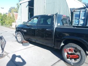 Dodge 1500 Crew Cab 5.7 Hemi V8 4x4 Épave (2016, Noir)