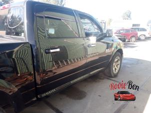 Dodge 1500 Crew Cab 5.7 Hemi V8 4x4 Épave (2016, Noir)