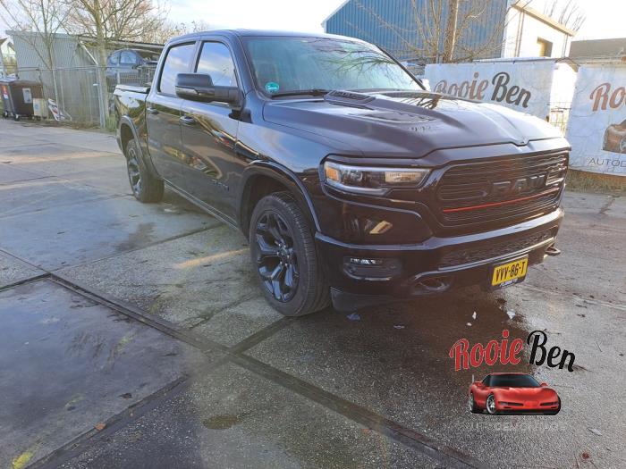 Dodge 1500 Crew Cab 5.7 Hemi V8 4x4 Samochód złomowany (2023, Czarny)