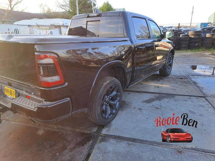 Dodge 1500 Crew Cab 5.7 Hemi V8 4x4 Samochód złomowany (2023, Czarny)