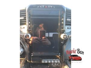 Dodge 1500 Crew Cab 5.7 Hemi V8 4x4 Samochód złomowany (2023, Czarny)