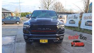 Dodge 1500 Crew Cab 5.7 Hemi V8 4x4 Samochód złomowany (2023, Czarny)