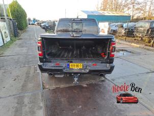 Dodge 1500 Crew Cab 5.7 Hemi V8 4x4 Samochód złomowany (2023, Czarny)
