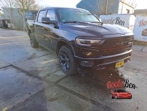 Dodge 1500 Crew Cab 5.7 Hemi V8 4x4 Samochód złomowany (2023, Czarny)