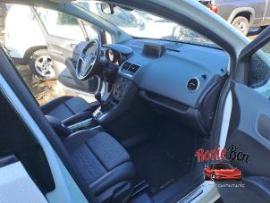 Opel Meriva 1.4 Turbo 16V Ecotec Samochód złomowany (2010, Bialy)