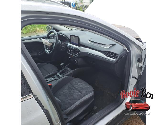 Ford Focus 4 Wagon 1.0 Ti-VCT EcoBoost 12V 125 Épave (2020, Gris)