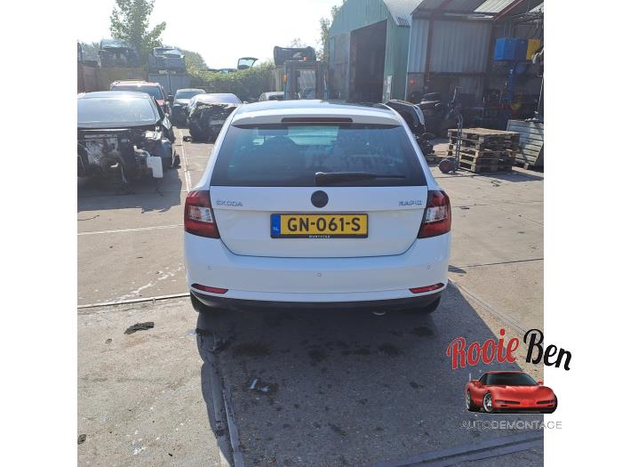 Skoda Rapid 1.2 TSI 16V Samochód złomowany (2015, Bialy)