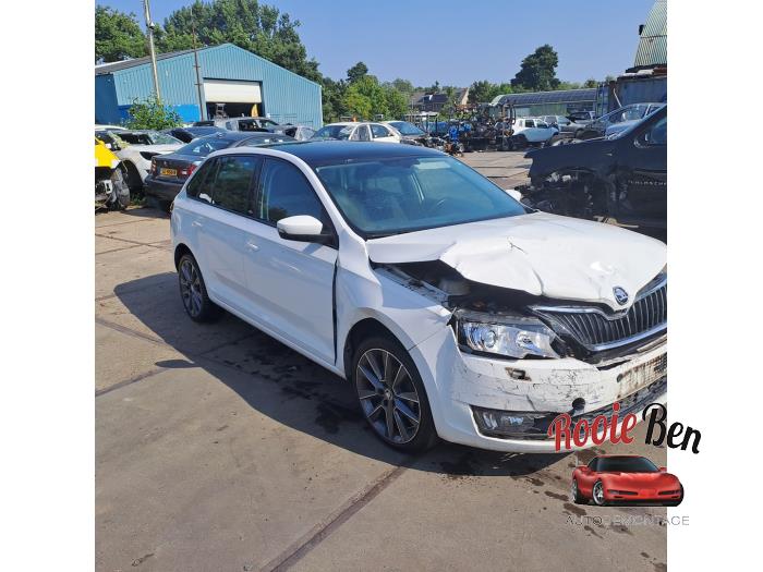 Skoda Rapid 1.2 TSI 16V Samochód złomowany (2015, Bialy)
