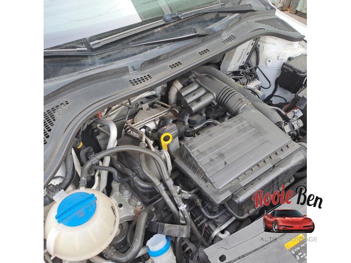 Skoda Rapid 1.2 TSI 16V Samochód złomowany (2015, Bialy)