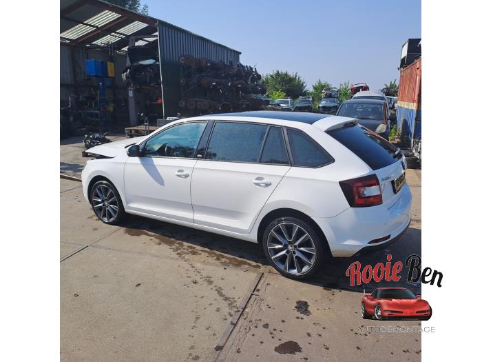 Skoda Rapid 1.2 TSI 16V Samochód złomowany (2015, Bialy)