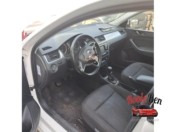 Skoda Rapid 1.2 TSI 16V Samochód złomowany (2015, Bialy)