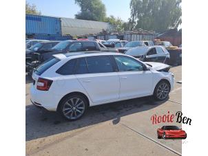 Skoda Rapid 1.2 TSI 16V Samochód złomowany (2015, Bialy)