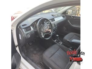 Skoda Rapid 1.2 TSI 16V Samochód złomowany (2015, Bialy)
