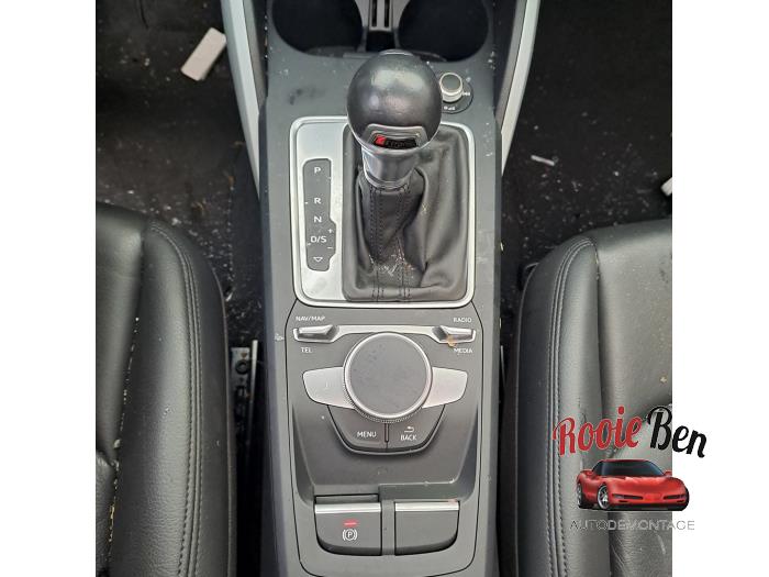 Audi Q2 1.5 35 TFSI 16V Skrotfordon (2019, GRIJS)