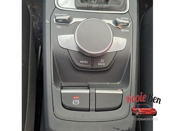 Audi Q2 1.5 35 TFSI 16V Skrotfordon (2019, GRIJS)