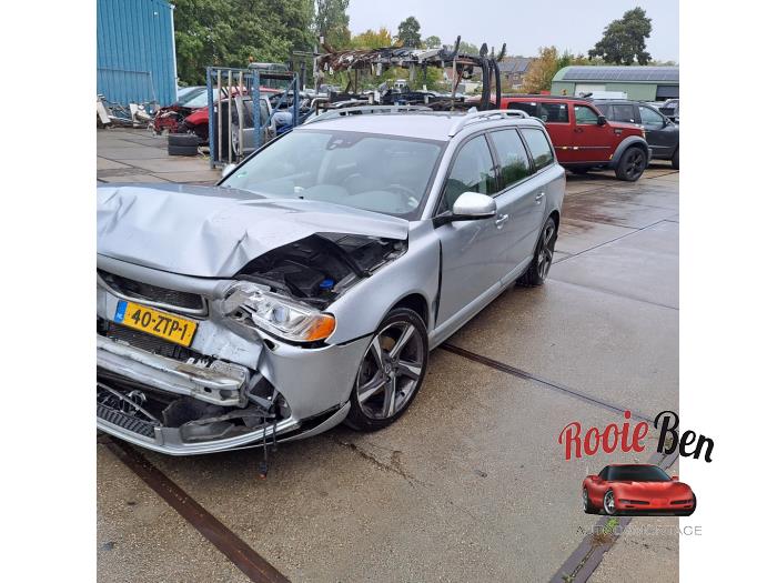 Volvo V70 1.6 T4 16V Vehículo de desguace (2013, Gris)