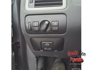 Volvo V70 1.6 T4 16V Vehículo de desguace (2013, Gris)